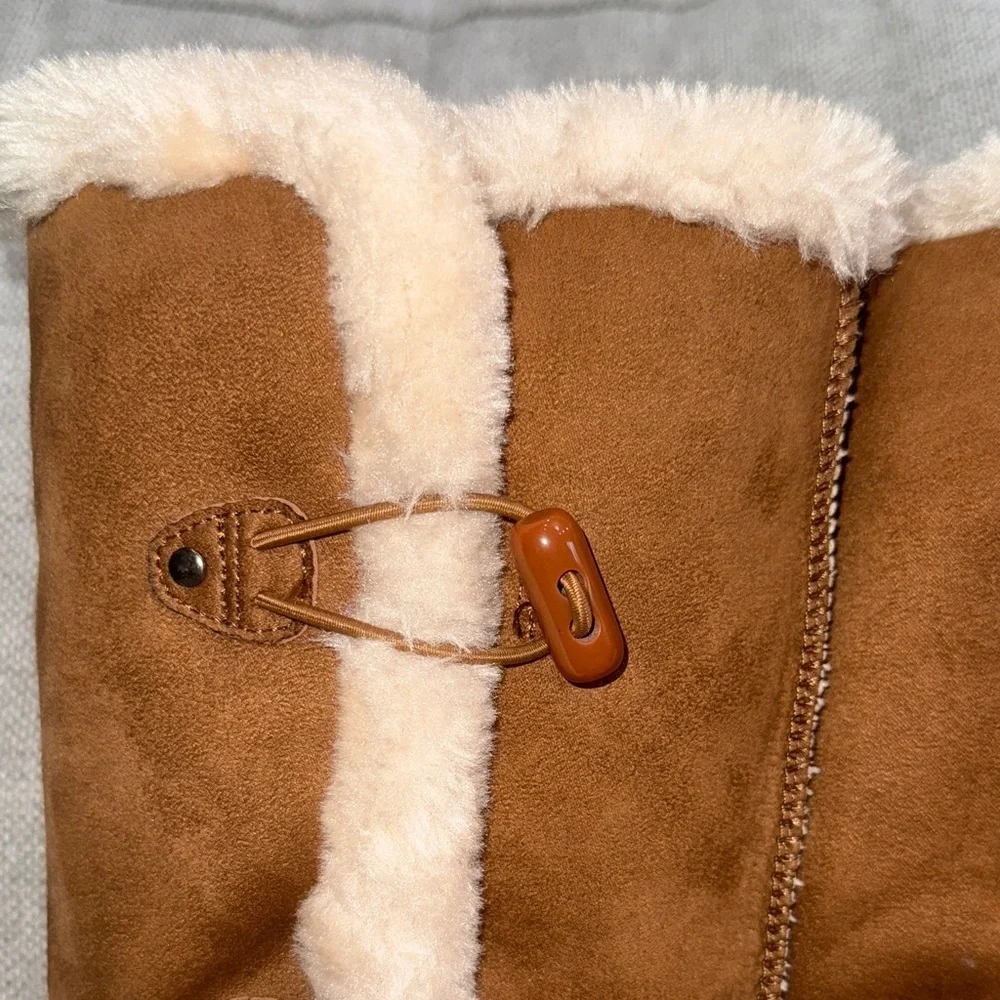 NWOT Cozy tan faux fur Lined suede like tall Boots